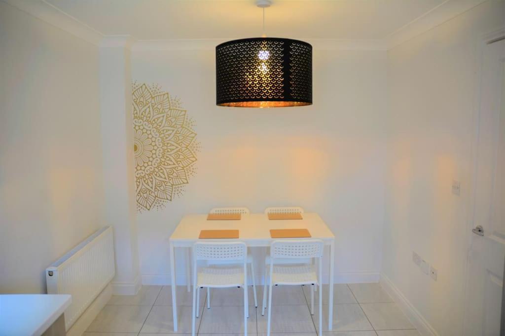 Modern Town House In Cotswolds - 3 Double Bedrooms 威特尼 外观 照片