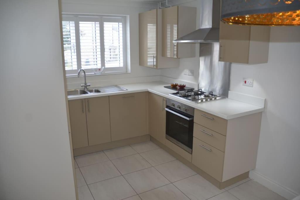 Modern Town House In Cotswolds - 3 Double Bedrooms 威特尼 外观 照片