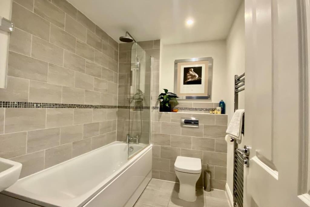 Modern Town House In Cotswolds - 3 Double Bedrooms 威特尼 外观 照片