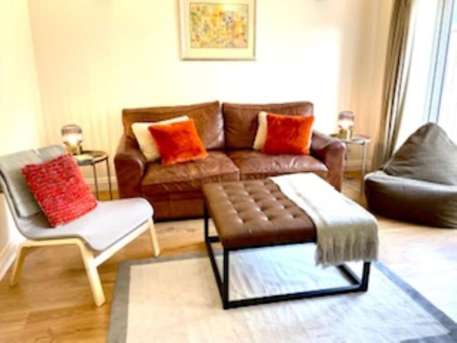 Modern Town House In Cotswolds - 3 Double Bedrooms 威特尼 外观 照片