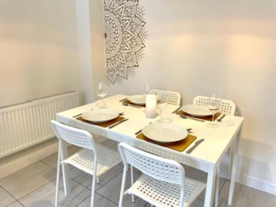 Modern Town House In Cotswolds - 3 Double Bedrooms 威特尼 外观 照片
