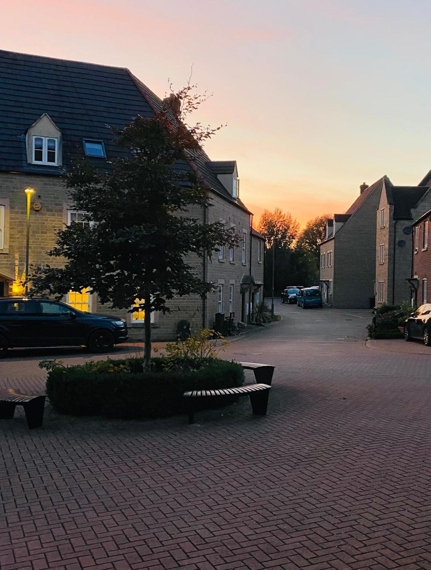 Modern Town House In Cotswolds - 3 Double Bedrooms 威特尼 外观 照片